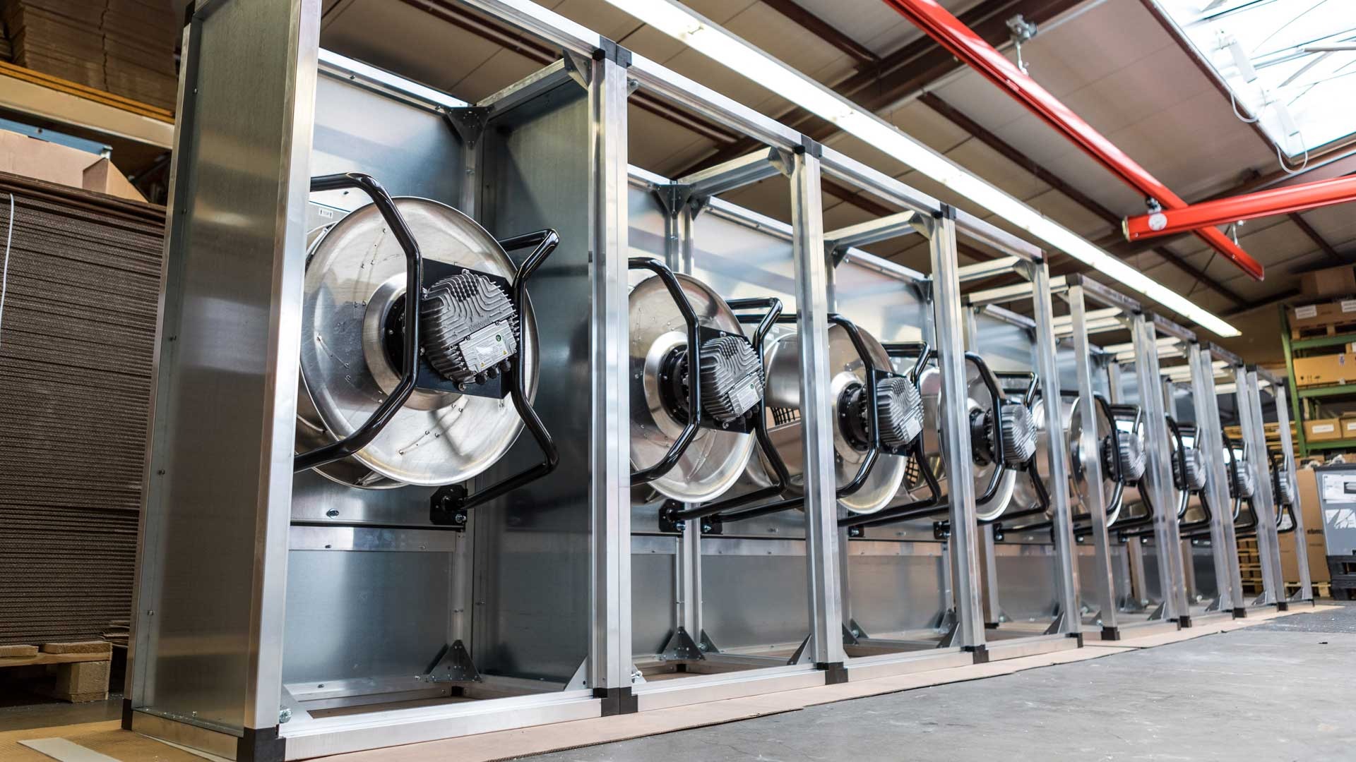 The FanGrid wit eight RadiPac EC centrfugal fans,supplies maximum air flow of 100,000 m3/h with a maximum electrical total power of 19kW.(Source from HDS GmbH)